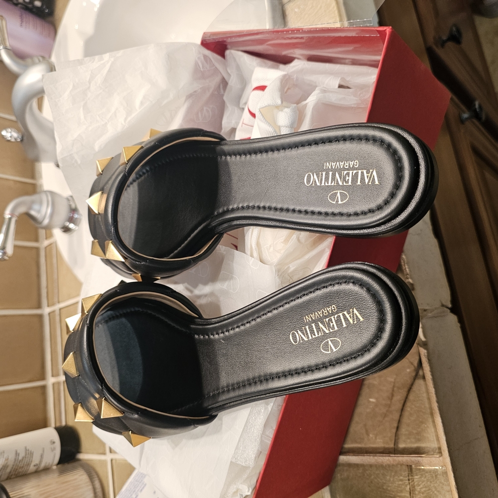 Valentino Women's Black Leather Shoes - Picture 5 of 7